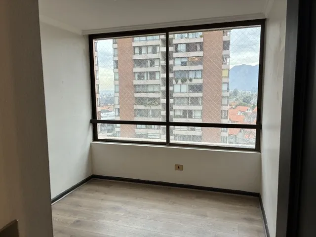 Imagen 2 de 11 de Amplio Depto: Suite, Tres Dormitorios + Servicios Completos