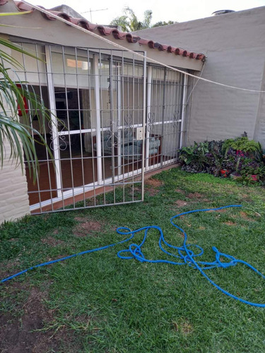 Casa En Venta, Tres Dormitorios, Pileta Y Gge Dos Autos