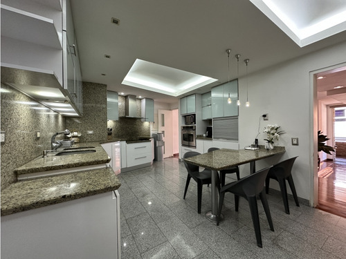 Se Vende Moderno Apartamento En Lomas De Las Mercedes
