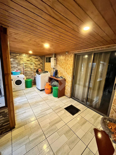 Casa En Venta De 5 Dorm. En Lo Espejo