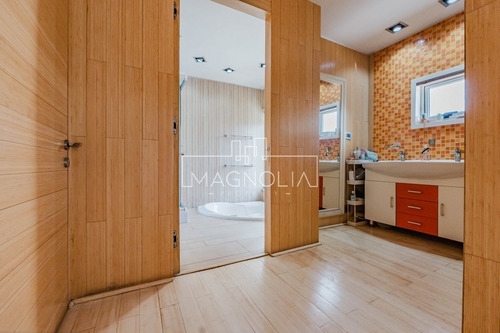 Casa En Venta De 5 Dorm. En Sector La Reserva Chicureo