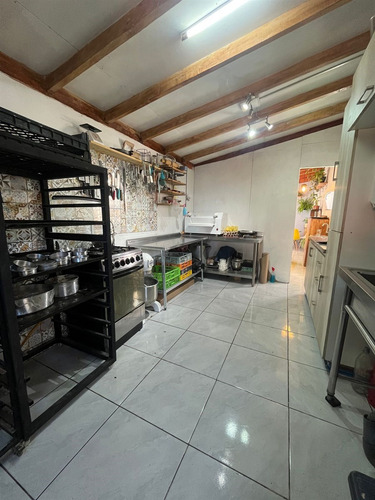 Venta De Hermosa Y Comoda Casa 3d2b Con Local Comercial