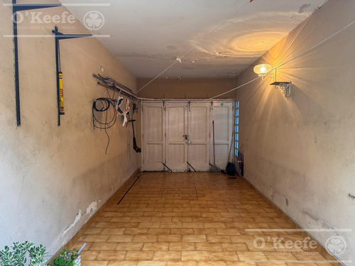 Casa En Venta De 4 Ambientes, Bernal.