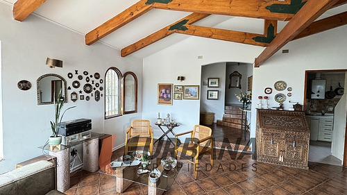 Casa Con Excelente Ubicación En Peñuelas