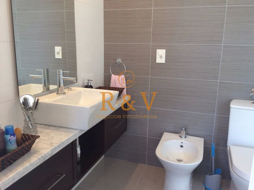 Imagen 28 de 30 de Venta Y Alquiler De Moderno Departamento De Tres Dormitorios Más Dependencia A Pasos De Playa Brava