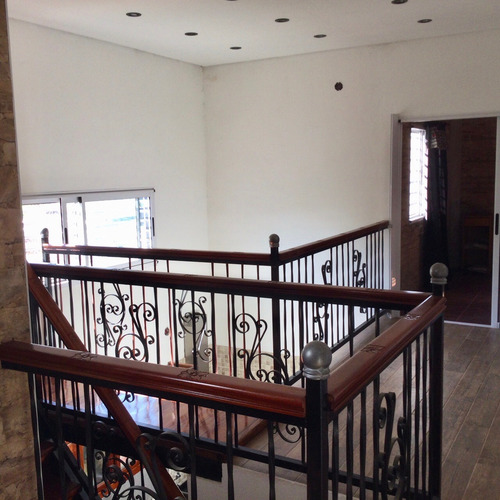 Venta Casa En 2 Plantas Con Pileta Y Quincho Glew