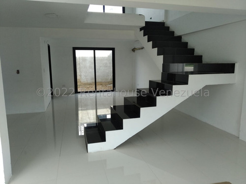 José Trivero Vende Hermosa Casa Duplex Ubicada En Cabudare