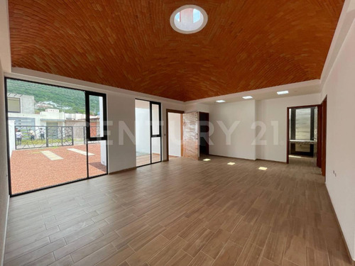 Casa En Venta En Banthí, San Juan Del Río, Querétaro.