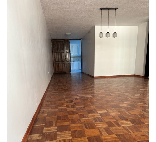 Amplio Departamento De 145 M2 Ofrece El Equilibrio Perfecto Entre Espacio, Ubicación Y Estilo Clásico.
