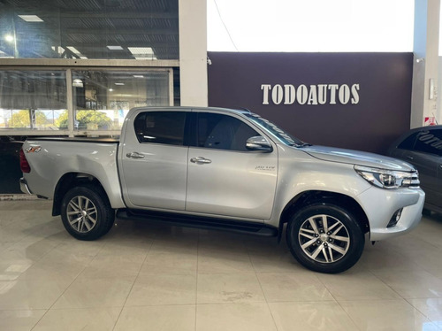 Toyota Hilux Srx 4x4 Manual Año 2017 Color Gris