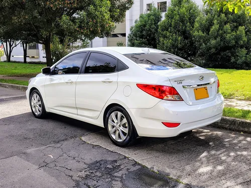Hyundai Accent 1.6l 4 p