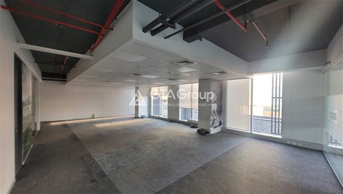 Arriendo Oficina Habilitada 266 M2. Exclusivo Edificio