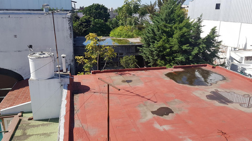 Casa Con Galpon En Caseros De 5 Ambientes F: 3539