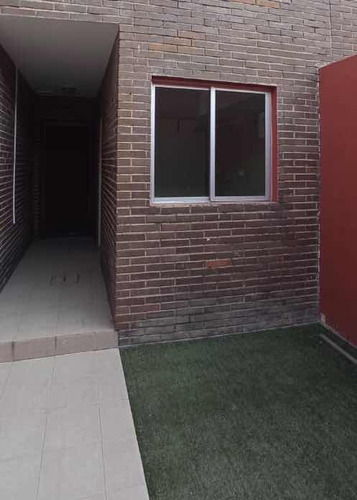 Townhouse En Alquiler El Castaño
