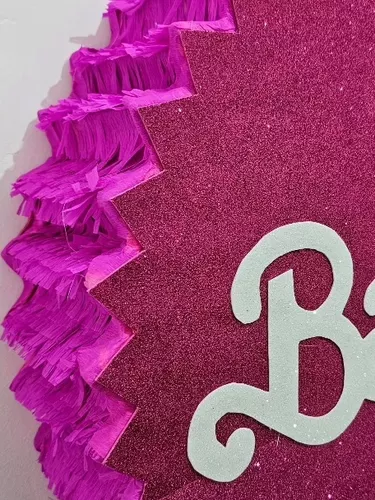 Piñata silueta de Barbie  Barbie birthday party, Girls barbie birthday  party, Barbie party decorations