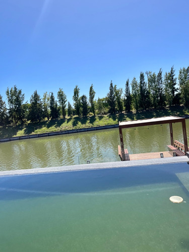 Casa Al Agua Barrio Virazón En Venta