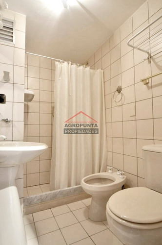 Apartamento En Playa Mansa 2 Dormitorios - Ref: 5105