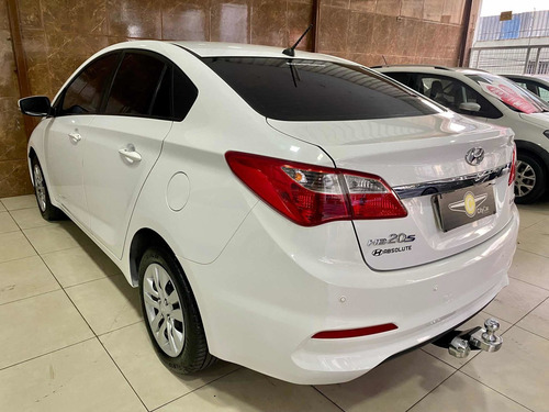 Imagem 6 de 10 de Hyundai Hb20s 2018 1.6 Comfort Plus Flex Aut. 4p