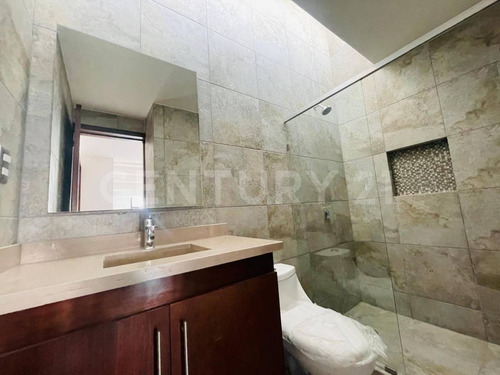 Venta Casa En Frac Sendero Del Fresno 3 Recamaras, 4 Baños, Con Jardín, Puebla