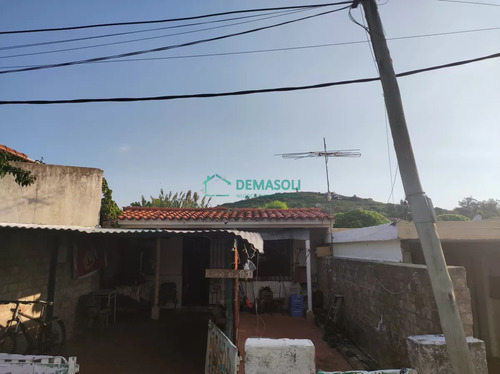 Se Vende Casa De 2 Dormitorios En Piriapolis Barrio La Gloria A 5 Cuadras Del Mar. 