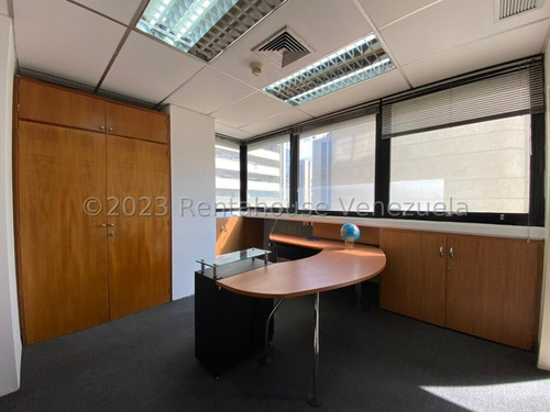 Imagen 14 de 14 de Amplia Y Cómoda Oficina De 206 Mts, Muy Bien Ubicada En El Corazón Del Rosal. Cuenta Con Mas De 15 Espacios De Trabajo, 5 Despachos Cerrados, Aire Acondicionado Central, Internet , 5 Puestos