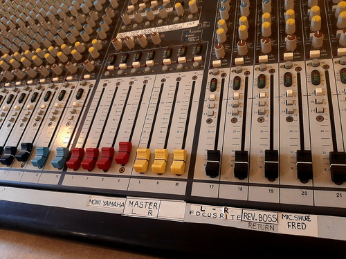 Consola Mixer Allen And Heath Inglesa Modelo Gl 2400 (Usado)