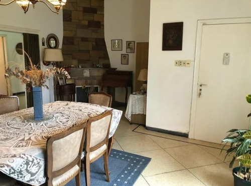 Sólido Chalet De 3 Dormitorios A 2 Cuadras De La Rambla