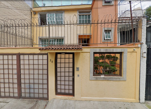 Casa Adjudicada En Venta, En Xochimilco 