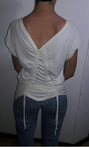 Remera Blanca Mujer Con Dibujo Y Espalda Drapeada T.m