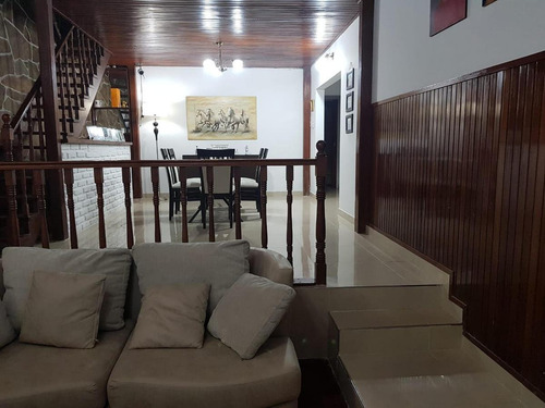 Imagen 1 de 14 de Casa Amplio Chalet - Ituzaingó Norte - Venta