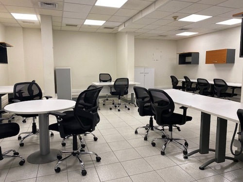 Amplio Local Comercial En Excelente Ubicacion
