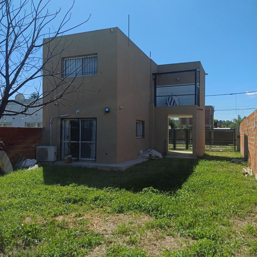 Casa En Barrio Parque Habitacional Ibarlucea