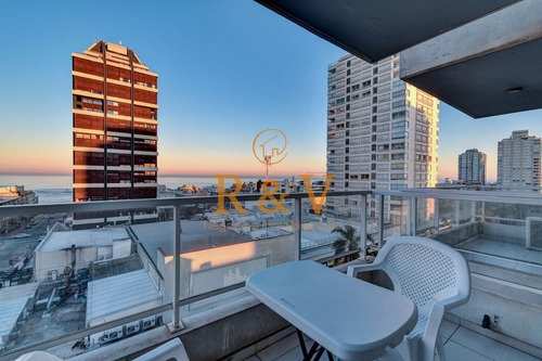 Imagen 12 de 21 de Venta De Apartamento Monoambiente Con Terraza Y Garaje En El Corazón De La Península, Punta Del Este