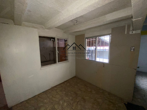 Casa De 2 Dormitorios Y 2 Baños Comuna De Puente Alto