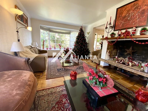 Gran Casa Familiar Con Excelente Ubicación