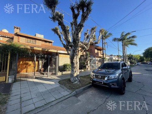 Imagen 2 de 17 de Venta Casa 4 Ambientes Con Cochera, Quincho Y Fondo Libre Con Piscina En Don Bosco (30983)