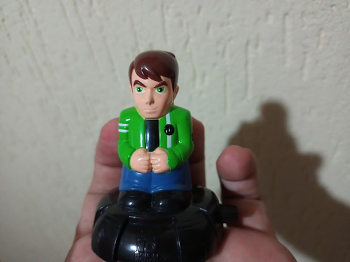 Boneco Gutsman+ 4 Braços+ben10 Usados Na Condição (Usado)