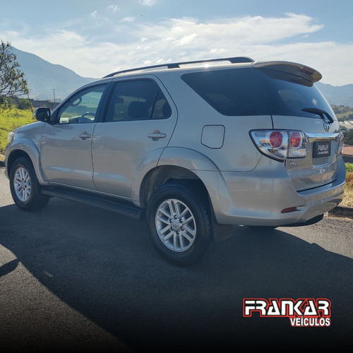 Toyota Hilux SW4 3.0 SRV 4X4 16V TURBO INTERCOOLER DIESEL 4P AUTOMÁTICO