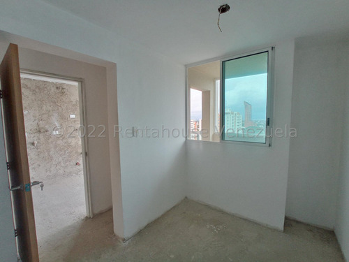 Apartamento Penthouse En Venta Obra Limpia Con Planta Electrica Jardin Piscina Cancha Tenis Planta Estef 24-5713