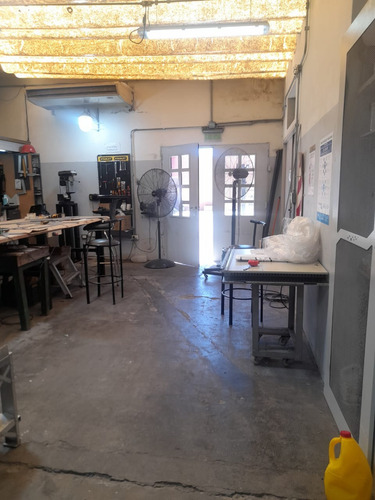 Importante Galpón/depósito Con Oficinas En Castelar Norte