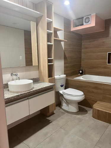 Duplex (2do Y 3er Piso) Con Ingreso Independiente Desde El 1er Piso, No Garaje Con Estacionamiento Exterior Para 1 Vehículo