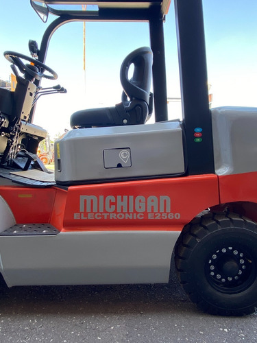 Autoelevador Electrico Michigan 2.5 Tn 6 Mts Litio