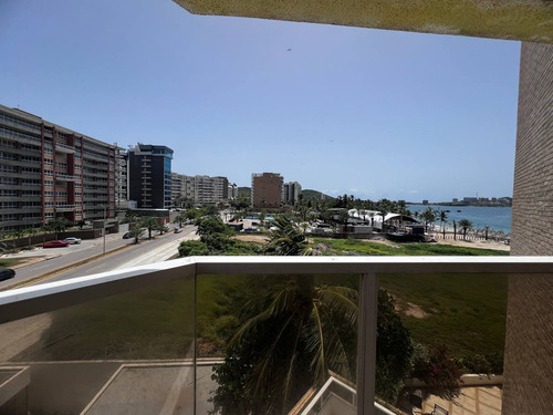 Apartamento En Uno De Los Mejores Edificios De La Isla, Playa Real, Isla De Margarita
