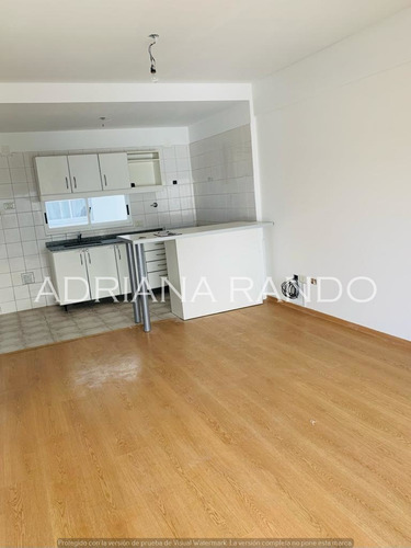 Imagen 2 de 14 de 149- Impecable Semipiso De 3 Amb Al Contrafrente Con Balcon