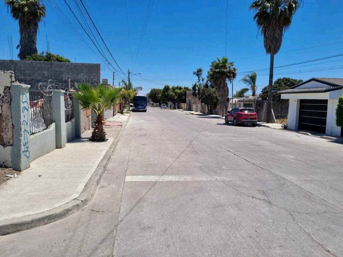 Terreno En Venta En La Col Constitución Rosarito