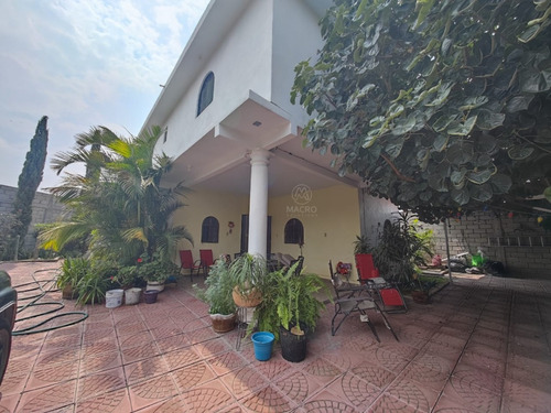 Casa En Venta En Col. Iztaccihuatl De Dos Niveles Con Jardín.