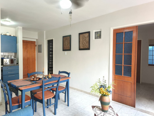 En Alquiler Apartamento Tipo Estudio En Los Mangos, Res. Minotaure Palace Luz Coelho