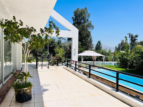 Casa En Venta De 8 Dorm. En Las Condes