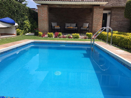 Imagen 5 de 14 de Venta De Casa Con Alberca Impecable