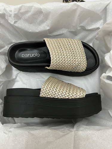 Paruolo Sandalia Dorada Plataforma (Usado)